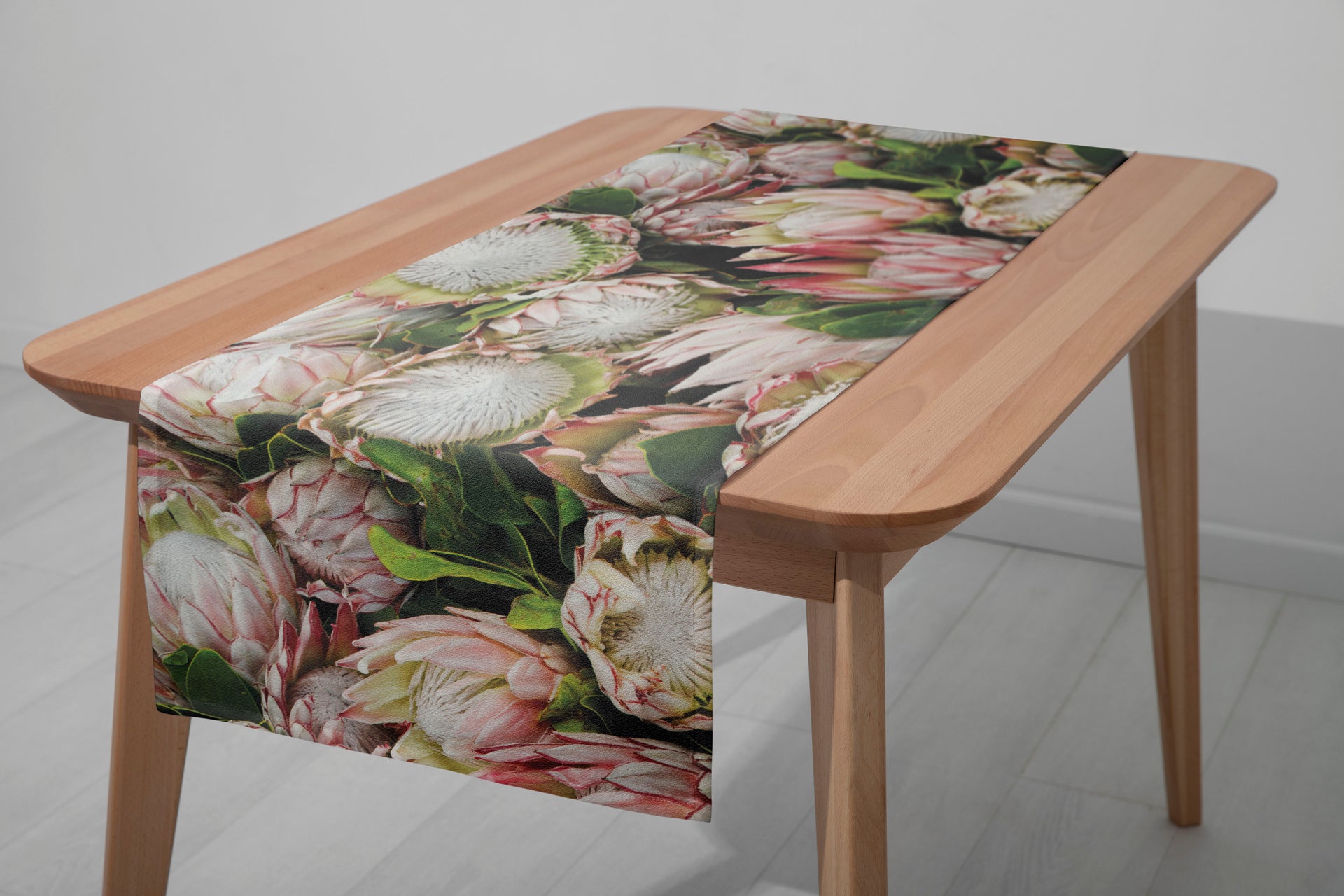 Runner - Pastel Protea